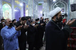 تصاویر نماز جماعت و افطار در امامزاده اسماعیل شهریار