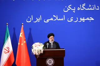 تصاویر اعطای عنوان «استاد افتخاری» دانشگاه پکن به دکتر رئیسی و سخنرانی در جمع اساتید و دانشجویان
