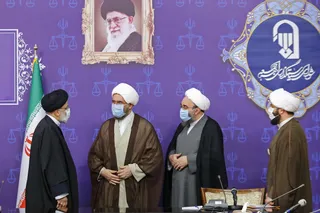 محوریت ائمه جمعه و مساجد برای جمع آوری کمک‌های مومنانه در دوران شیوع کرونا گواهی بر پناهگاه بودن مساجد است