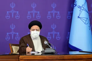 اگر آنقدر که جلسه گذاشتند تا چگونه از غرب کمک بگیرند، برای رونق تولید جلسه می‌گذاشتند، گره‌های بزرگی در کشور باز شده بود