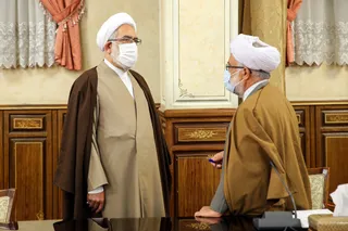 اگر آنقدر که جلسه گذاشتند تا چگونه از غرب کمک بگیرند، برای رونق تولید جلسه می‌گذاشتند، گره‌های بزرگی در کشور باز شده بود