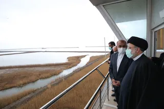 تصاویر بازدید رئیس جمهور از مرکز کنترل ترافیک دریایی بندر کاسپین