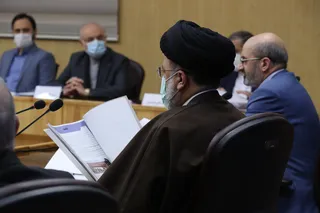 تصاویر نشست رئیس جمهور با اساتید و فناوران دانشگاه صنعتی شریف