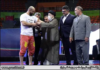 تصاویر آئین اهدای بازوبند پهلوانی سال ۱۴۰۰