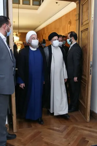 تصاویر تحویل دفتر ریاست جمهوری به آیت‌الله رئیسی