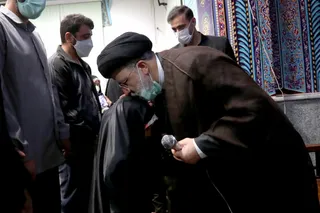 تصاویر اقامه نماز و سخنرانی در جمع نمازگزاران مسجد شهرک امام علی (ع) بندرعباس