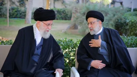 پیام تسلیت رهبر معظم انقلاب اسلامی در پی عروج شهادت‌گونه‌ی رئیس جمهور و همراهان ایشان