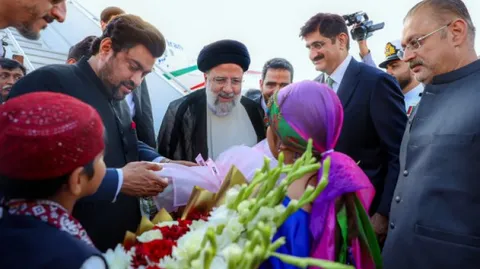 ورود رئیس جمهور به شهر کراچی