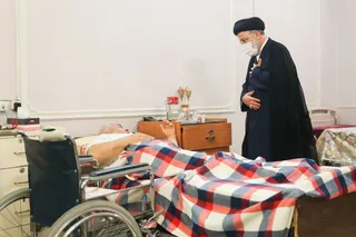تصاویر حضور سرزده رئیس جمهور منتخب در آسایشگاه جانبازان امام خمینی(ره)