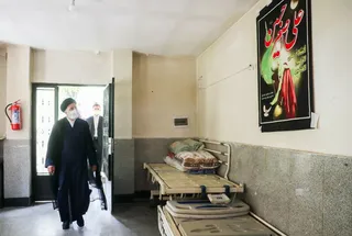 تصاویر حضور سرزده رئیس جمهور منتخب در آسایشگاه جانبازان امام خمینی(ره)