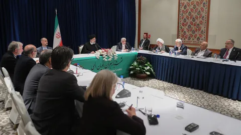 تصاویر نشست با رهبران ادیان الهی