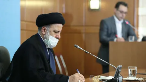 اقتصاد بیمار باید بر اساس راهکارهای علمی و کارشناسی درمان شود