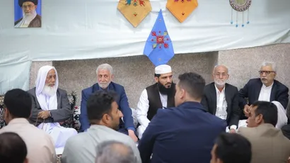 نشست  نشست با جمعی از علما و سران طوایف جنوب سیستان و بلوچستان