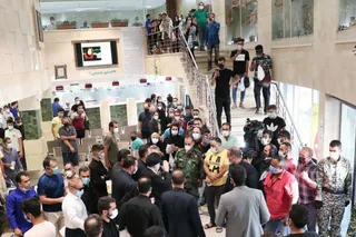 تصاویر دیدار سرزده رئیس‌جمهور از یک داروخانه توزیع اقلام کرونا