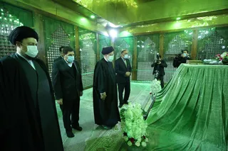 تصاویر تجدید میثاق آیت الله رئیسی و اعضای هیأت دولت با آرمان‌های امام راحل و شهدای انقلاب اسلامی