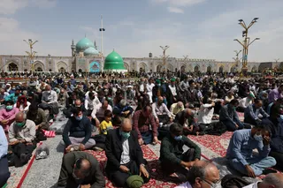 تصاویر حضور رئیس جمهور در نماز جمعه مشهد