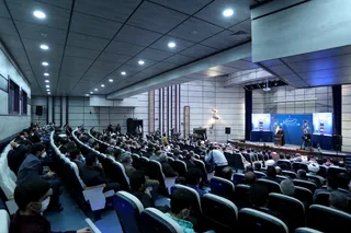 تصاویر دیدار رئیس جمهور با نخبگان ، علماء ، خانواده شهدا ، ایثارگران و جمعی از اقشار مختلف مردم