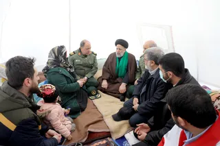 تصاویر بازدید میدانی دکتر رئیسی از مناطق زلزله‌زده شهرستان خوی و روستای بدلان