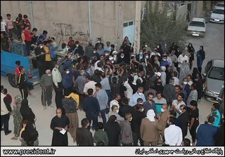 تصاویر حضور سرزده دکتر رئیسی در محله محروم حاشیه شهر ایلام