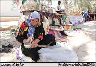تصاویر سخنرانی در جمع مردم دلوار در خانه-موزه رئیسعلی دلواری