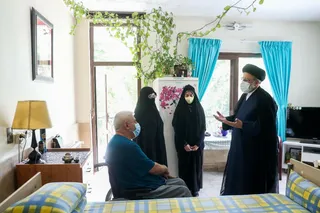تصاویر حضور سرزده رئیس جمهور منتخب در آسایشگاه جانبازان امام خمینی(ره)