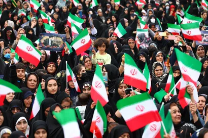تصاویر حضور دکتر رئیسی در اجتماع باشکوه مردم تبریز