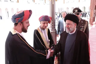 تصاویر ورود دکتر رئیسی به مسقط با استقبال سلطان عمان