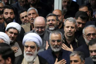 اقامه نماز رهبر معظم انقلاب بر پیکر رئیس جمهور شهید و همراهان