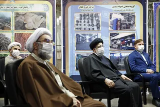 در برخورد با تخلفاتی که از ناحیه افراد نامدار سر می‌زند، هیچ رحمی نباید داشت