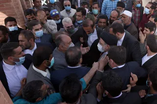 تصاویر حضور در گلزار شهدا و گفتگو با مردم سرخس
