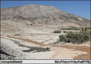 بازدید آیت‌الله رئیسی از سد در حال ساخت تنگ‌ سرخ