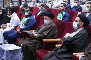 تصاویر دیدار رئیس جمهور با نخبگان ، علماء ، خانواده شهدا ، ایثارگران و جمعی از اقشار مختلف مردم