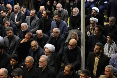 اقامه نماز رهبر معظم انقلاب بر پیکر رئیس جمهور شهید و همراهان