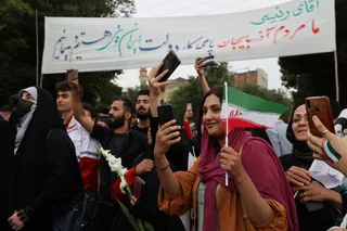 تصاویر استقبال مردمی از رئیس جمهور در مسیر ارگ تبریز