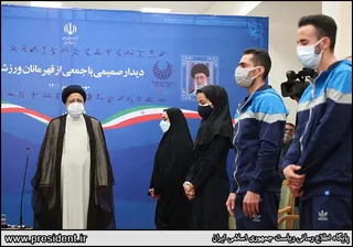تصاویر دیدار صمیمی با جمعی از قهرمانان ورزشی