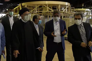 بازدید حجت‌الاسلام والمسلمین رئیسی از کارخانه صنایع غذایی کیوان