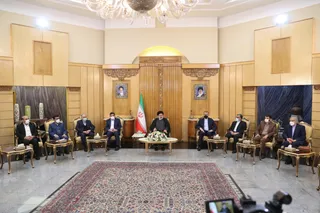 تصاویر بازگشت رئیس جمهور از سفر ترکمنستان