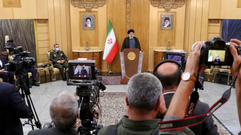 تصاویر  بازگشت رییس جمهور از سفر عمان