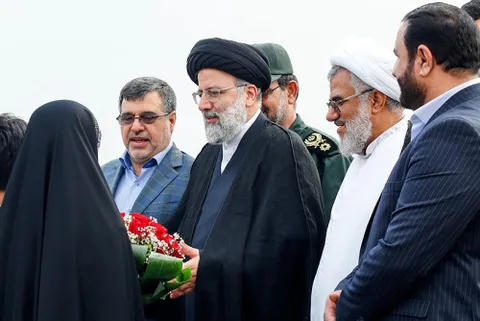 آیت الله رئیسی در بدو ورود به هرمزگان: مساله نگران‌کننده قاچاق کالا را مورد توجه قرار می‌دهیم