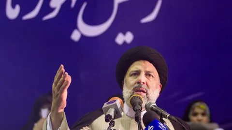رئیسی در اجتماع مردم ورامین: هزینه تبلیغاتم را صرف کمک به نیازمندان کنید
