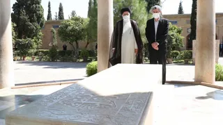 تصاویر حضور آیت الله رئیسی در آرامگاه حافظ شیرازی