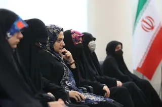 تصاویر دیدار با جمعی از دختران شرکت کننده در برنامه «بینهایت شو»
