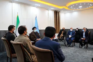 آیت‌الله رئیسی با ایثارگران ۷۰ درصد و خانواده‌های جانباختگان حادثه سقوط هواپیمای تهران یاسوج دیدار کرد