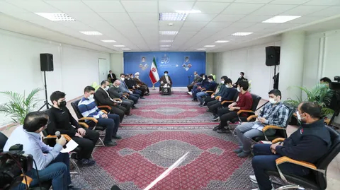 مردم را در تصمیمات اقتصادی دولت سهیم می‌کنیم نه غافلگیر/اگر اراده کنیم از مشکلات عبور خواهیم کرد