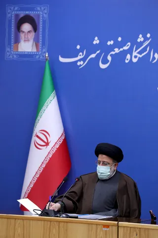 تصاویر نشست رئیس جمهور با اساتید و فناوران دانشگاه صنعتی شریف