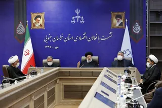 باید در جنگ اقتصادی آرایش جنگی بگیریم و کارآفرینان ما مانند یک افسر وارد میدان تولید شوند/ نباید سرمایه‌های کشور را با خام فروشی حراج کنیم