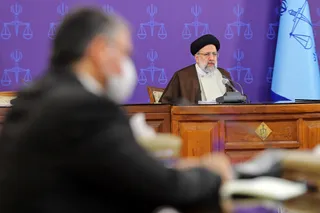 اگر آنقدر که جلسه گذاشتند تا چگونه از غرب کمک بگیرند، برای رونق تولید جلسه می‌گذاشتند، گره‌های بزرگی در کشور باز شده بود