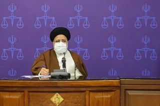 بنا بر تاکید اخیر رهبر انقلاب، آب و برق و گاز برای دهک‌های پایین باید مجانی شده و هزینه‌های دولت از اقشار پرمصرف جبران شود
