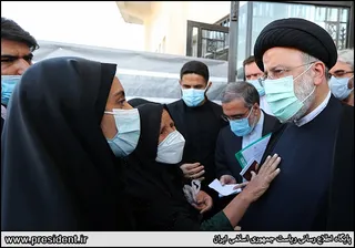 تصاویر دیدار رئیس جمهور با نخبگان ، علماء ، خانواده شهدا ، ایثارگران و جمعی از اقشار مختلف مردم کهکیلویه وبویراحمد