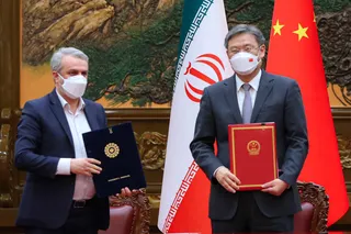 تصاویر امضای اسناد همکاری میان مقامات ایران و چین